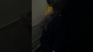 ШОК!!! ОБЛИЛИ НЕАДЕКВАТНУЮ ШКОЛЬНИЦУ ВОДОЙ! ВЫ ТОЛЬКО ПОСМОТРИТЕ НА ЕЁ РЕАКЦИЮ!!! ПРАНК 2019