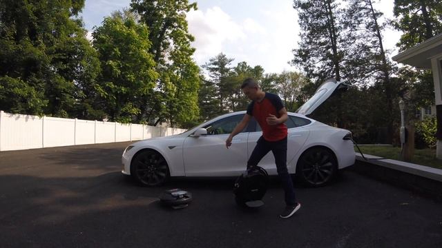 Inmotion V10F vs King Song KS16 Trolley Handle Pedal Deployment смотреть онлайн