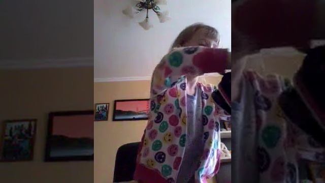 Что лежит в рюкзаке|Гнилое яблоко??!! смотреть онлайн