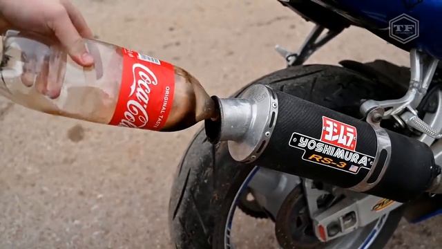 Кока Кола против глушителя мотоцикла 100°C смотреть онлайн
