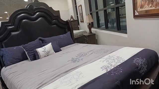 США. Кресла кожанные красивые, но опасные, - могут ЭТО САМОЕ!