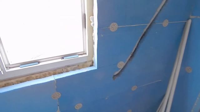 Закладка магистрали для кондиционера по потолку.