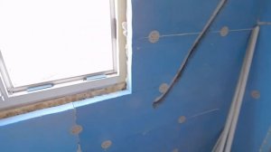 Закладка магистрали для кондиционера по потолку.