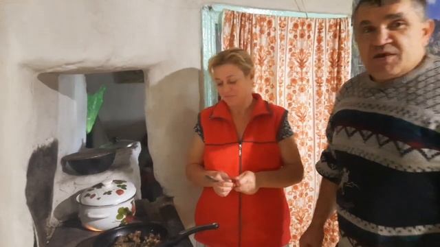 Ммм мороженое , Юра не желаешь отведать ? Готовлю сырный суп с печенью .