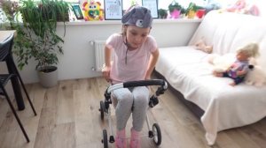 Ева учит БЕБИ БОН куклу КАК быть МАЛЫШОМ (новое видео)