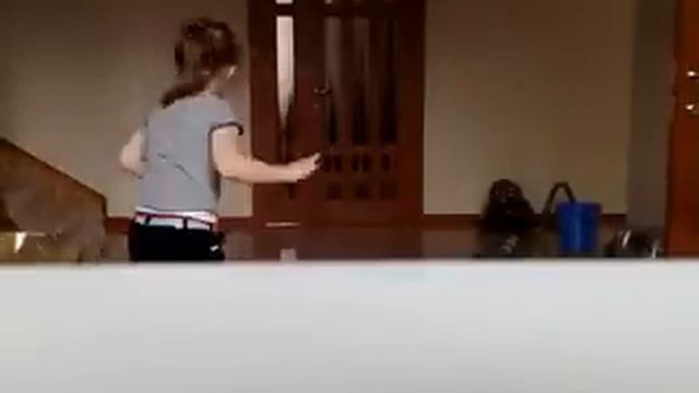 Малая танцует! смотреть онлайн