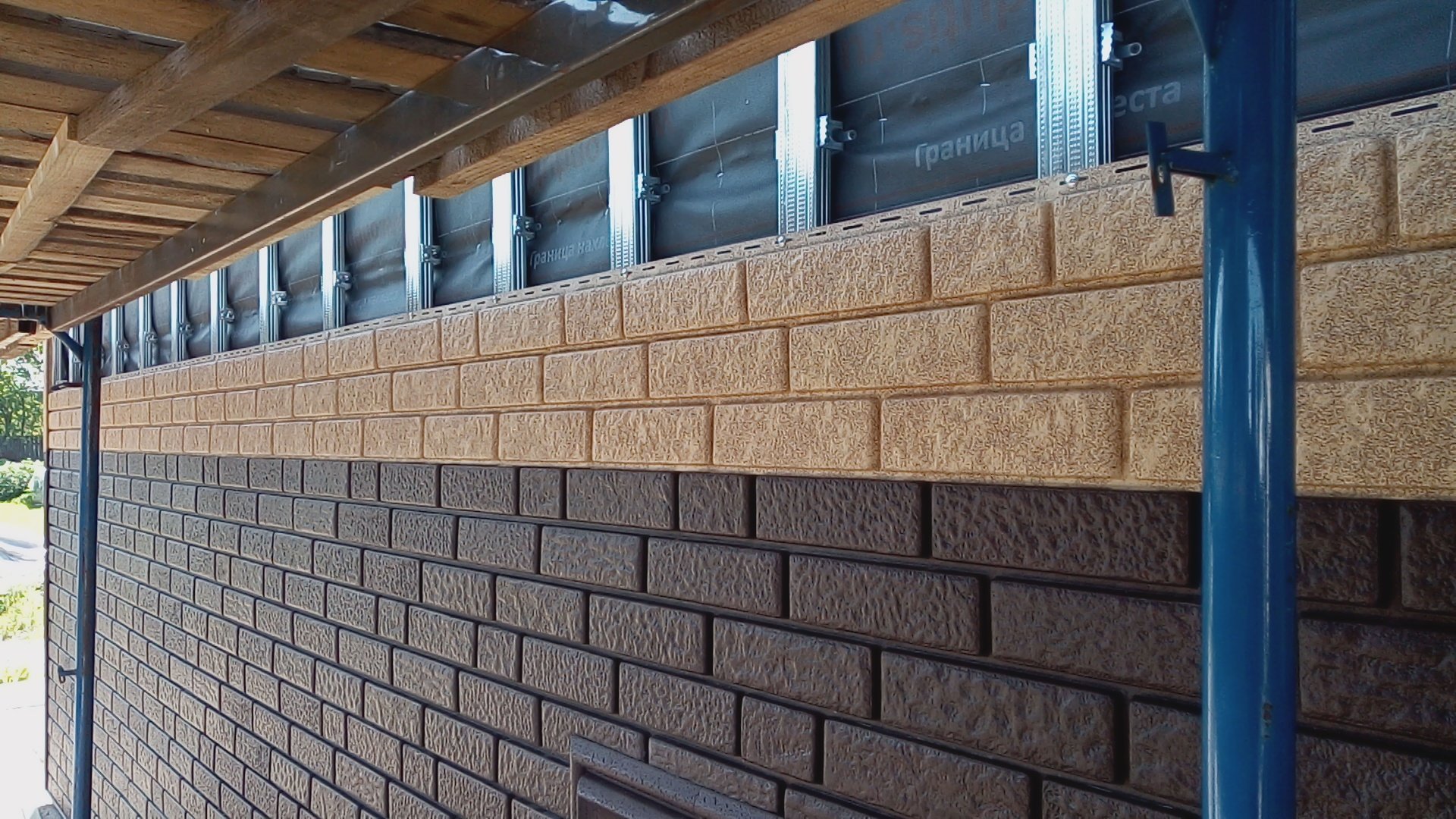 Монтаж сайдинга Стоун-хаус на утепленный кирпичный дом смотреть онлайн