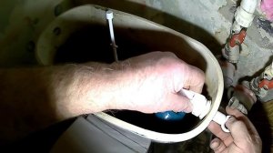 Частичная замена арматуры сливного бачка унитаза. Боковая подача.