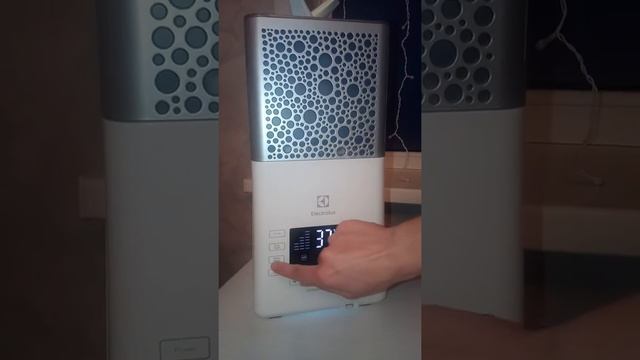 Увлажнитель воздуха ecoBIOCOMPLEX Electrolux EHU - 3815 D - хороший и полезный подарок на новый год смотреть онлайн