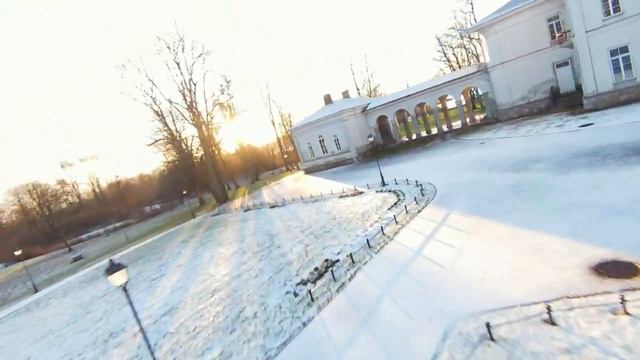 Mansion Madness: FPV Drone Flight Takes Mansion Exploration to New Heights смотреть онлайн