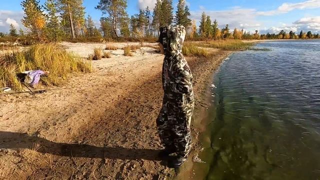 РЫБАЛКА КЛЁВЫМ ВЕЧЕРОМ НА МОРДАТЫХ ОКУНЕЙ, ЖИРНУЮ СОРОГУ И ГОЛОДНЫХ ЩУК В БАБЬЕ ЛЕТО НА ЯМАЛЕ! смотреть онлайн