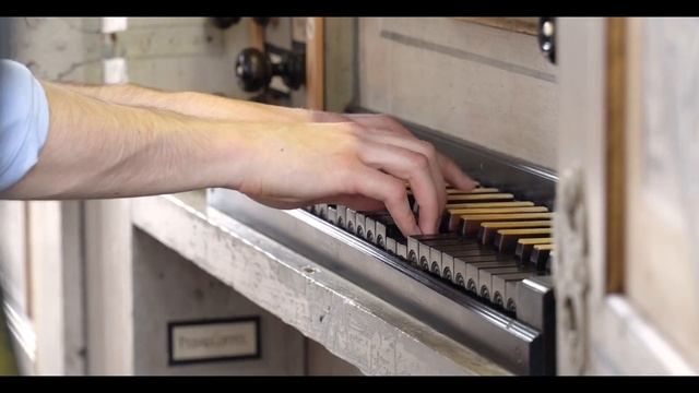 PRELUDE & FUGUE in G-MINOR - J. S. BACH (BWV 558) - Silbermann Organ Marienkirche Rötha - Paul Fey смотреть онлайн