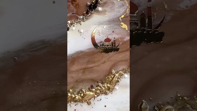 Роскошная картина, с изображением главного символа ислама - звезда и полумесяц. смотреть онлайн