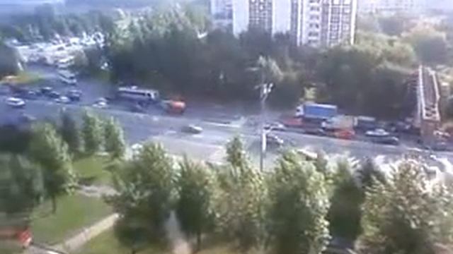"ПЯТНИЧНОЕ" - пробка на выезде с Алтуфьево на МКАД смотреть онлайн
