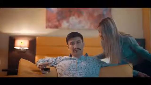 Достает девушка смотреть онлайн