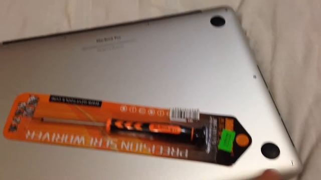 Чем открыть MacBook? Какой отверткой? смотреть онлайн
