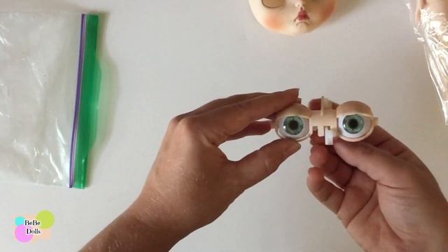 Putting Together a Spooky Kids Workshop Custom Blythe Doll смотреть онлайн