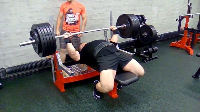Жим лёжа 220 кг. Евгений Мизёв. Тренер Garage Gym. смотреть онлайн