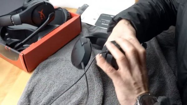 HyperX Cloud Stinger Core Ear Pad Installation by AHG