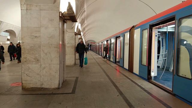 Moscow Metro, station Pushkinskaya смотреть онлайн
