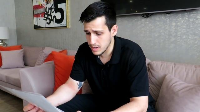 Кирьякос Психалис читает Владимира Маяковского смотреть онлайн