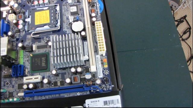 Foxconn G41S-K Value mATX LGA775 Core 2 Duo Motherboard Unboxing & First Look Linus Tech Tips смотреть онлайн