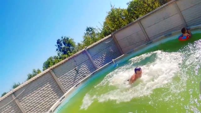 Как очистить воду за 4 дня в Каркасном Бассейне Intex. Растворяем Соль в Бассейне смотреть онлайн