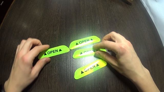 Товары из китая. Светоотрожающие наклейки на дверь авто.