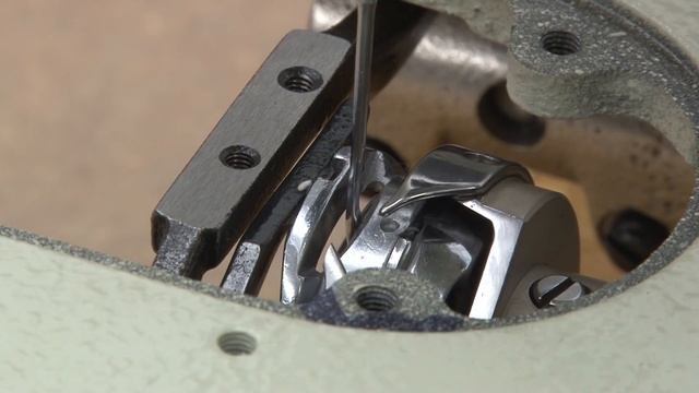 How to Insert a Sewing Machine Needle смотреть онлайн