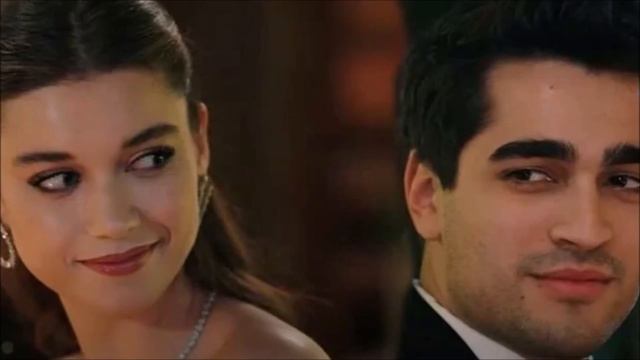 Afra Saraçoğlu, que llamó a Mert Ramazan Demir para que se recuperara pronto, rompió el hielo смотреть онлайн