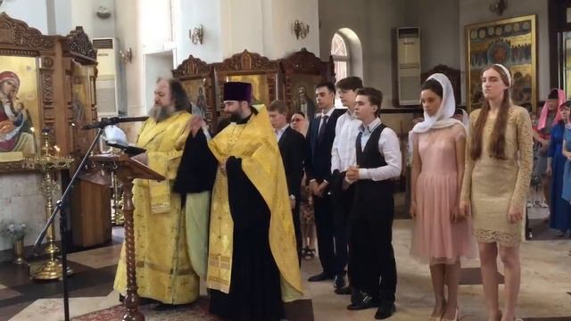 Благодарственный молебен при храме Рождества Христова по случаю завершения учебного года выпуска 17 смотреть онлайн