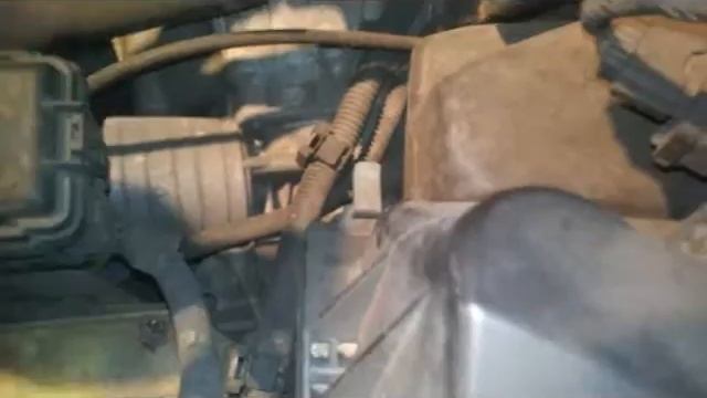 Nissan Sentra S 1 8 2005 Engine Air Filter Removal and Change смотреть онлайн