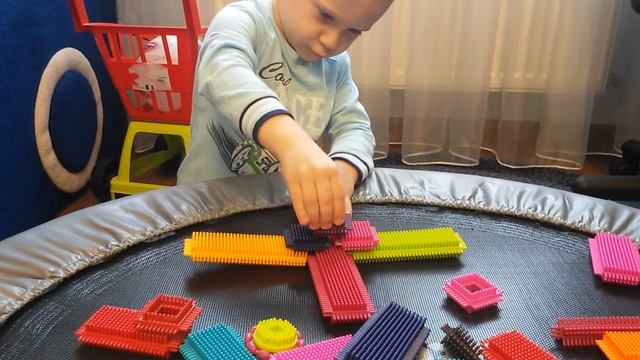 Конструктор-бристл. Собираем мельницу. Bristle-blocks смотреть онлайн