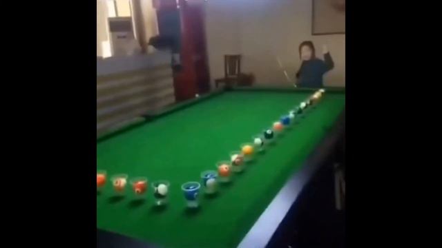 Девочка очень круто играет в бильярд смотреть онлайн