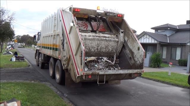 Monash Hard Waste - WM's New 8x4 Acco смотреть онлайн