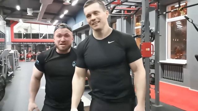 Турник-Лохотрон vs Качки, подъём штанги на бицепс. Заруба смотреть онлайн