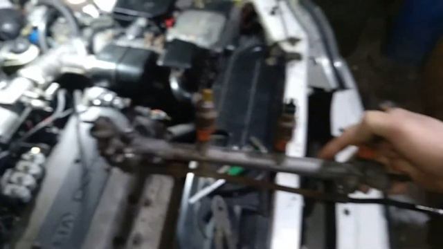 Троит двигатель  Kia Clarus Credos Spectra Mazda 626 Снятие форсунок топливной рампы