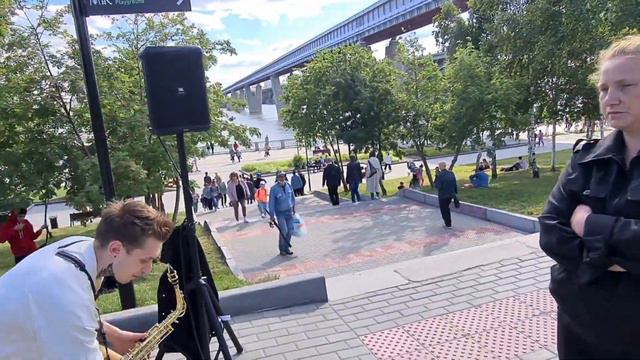 ВАХТЁР vs САКСАФОН смотреть онлайн