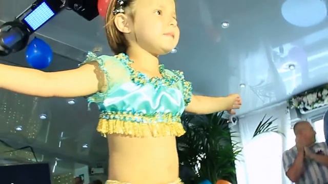 Любимая девочка, поздравление маме, многодетная семья, восточный танец, мама, с днем рождения! смотреть онлайн