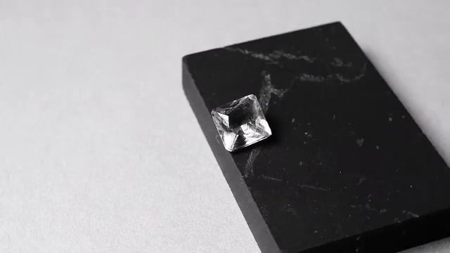 Горный хрусталь, вставка квадрат, 359КБГ смотреть онлайн