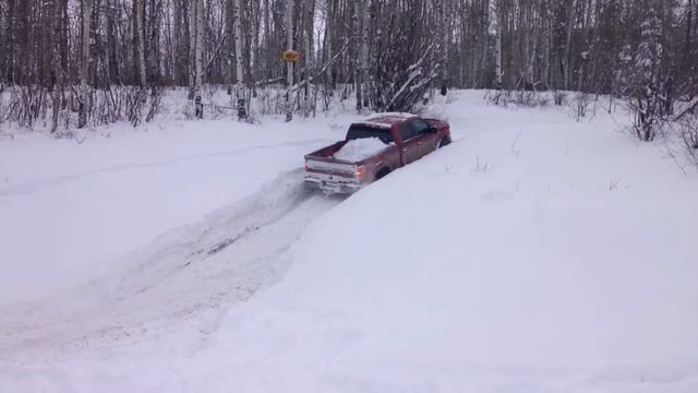 2013 Ford F-150 Ecoboost high marking small hill in the snow смотреть онлайн