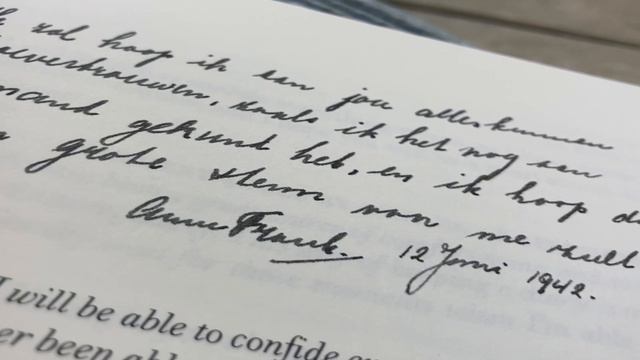 The Diary of a Young Girl – Anne Frank / / Folio Society Reviews смотреть онлайн