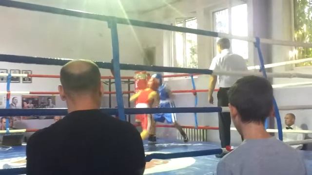 Бой за 3 место.Одесса.Областные соревнования по боксу с 30.09.2016 по 2.10.2016. Женя в синей форме смотреть онлайн