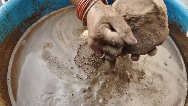 pure red dirt soft dusty foamy water crumbling #sand #charcoal #reddirt #crumbling смотреть онлайн