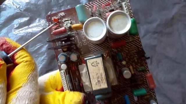 Блок питания к цветному телевизору. Разборка. Очень даже неплохо! смотреть онлайн