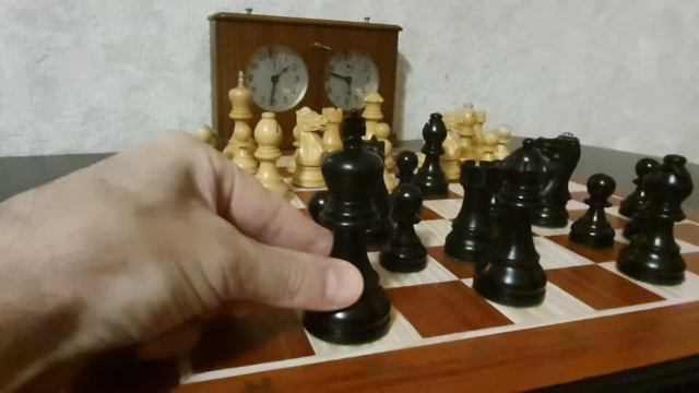 Шахматные фигуры король 9 см. база 4.5 см. Самшит и эбонизирлванный самшит. Производство Индия смотреть онлайн