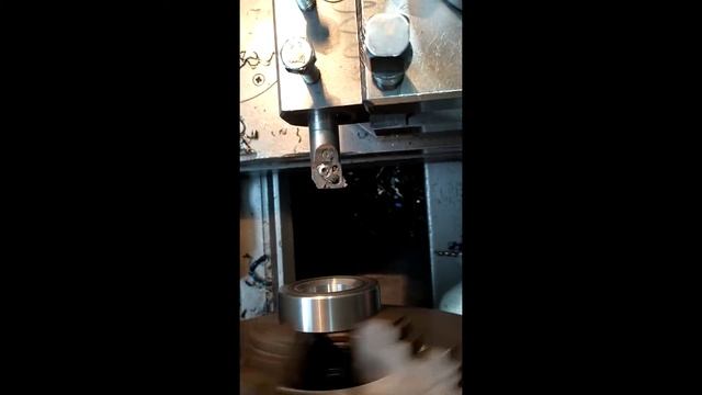 Режу внутреннюю резьбу резцом смотреть онлайн