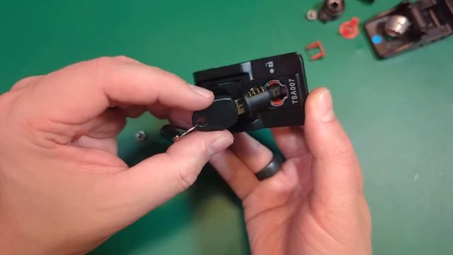 How Can You Force the TSA to Re-Lock Your Pelican Case? смотреть онлайн