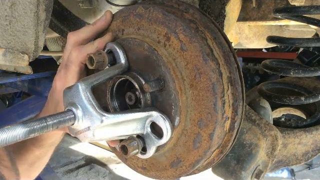 How To Remove Brake Drum On 2006 Ford Focus смотреть онлайн