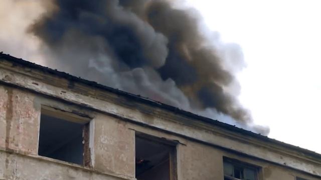 26 08 2015 Новый взгляд Горит крыша дома на Спортивной 5 смотреть онлайн